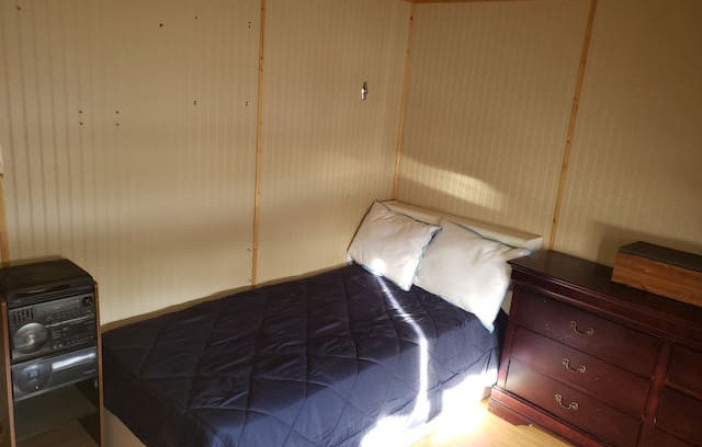 Coronation House | Suitable for Workers and Hunters!