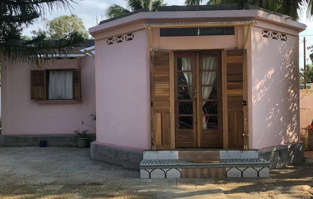 Ambondrona House | Maison avec deux chambre à coucher à Ambatoloaka