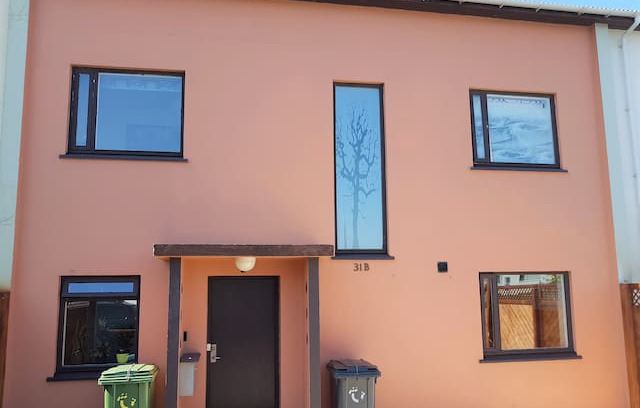 Keflavik House | A Pink Elephant is in the room B at Faxabraut 31B