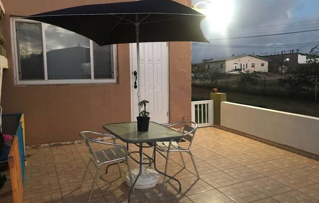 Oranjestad Hostel | Local Experience