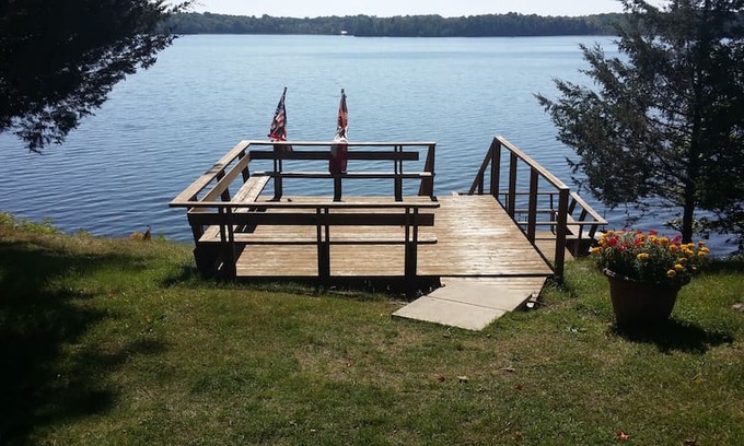 Delta Cabin | Curtis Cottage, Upper Beverly Lakefront- Beige