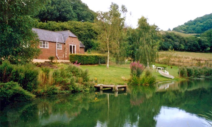 Compton Abbas House | Lakeside Cottage - at Incombe Farm