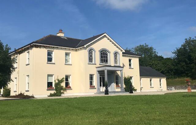 Tullyallen House | Triple Room Ensuite B & B