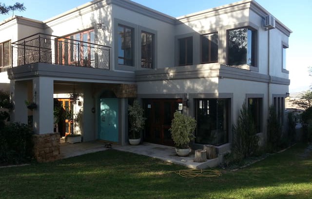 Caledon House | Amazing view from a modern loft