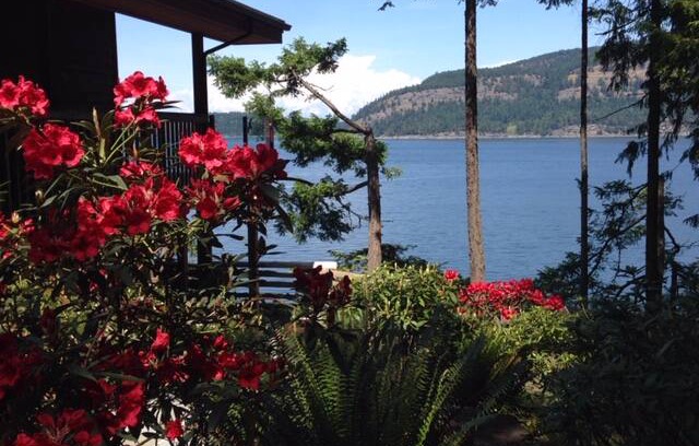 Pender Island House | Luxurious Oceanfront Manor House