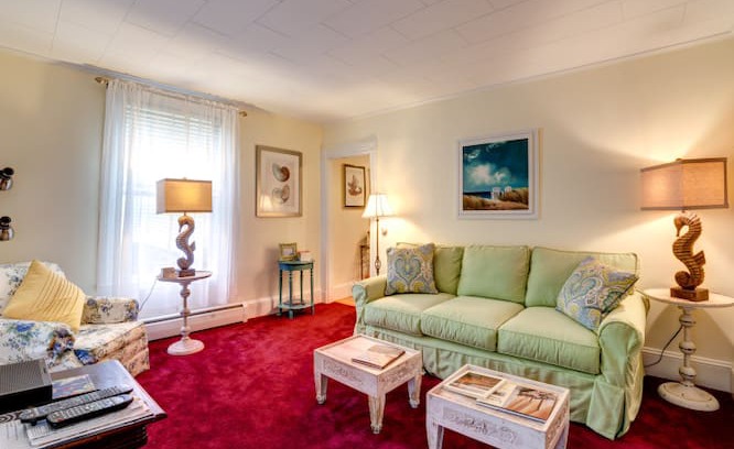 Camden Apartment | Porch Suite of Green Gables Inn