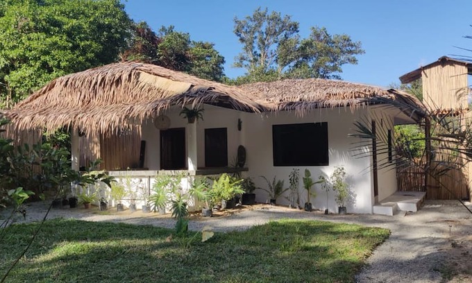 El Nido Villa | VILLA MABUHAY- away from the crowd 4 persons