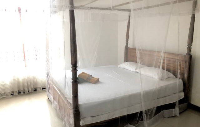 Pelena House | Private and bright room in Weligama. (With A/C)
