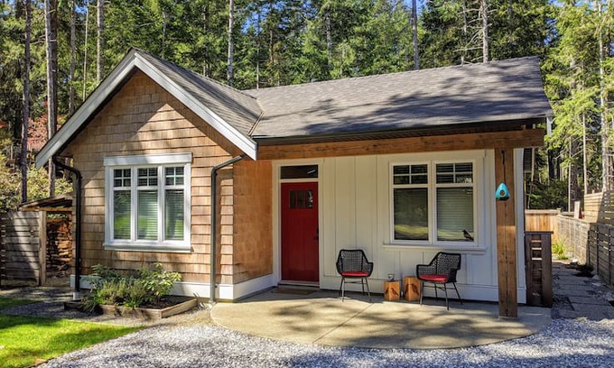 Comox Cabin | Blackbird Cottage Comox