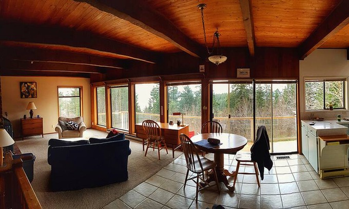 Quathiaski Cove House | Private room in lovely Quadra view house.