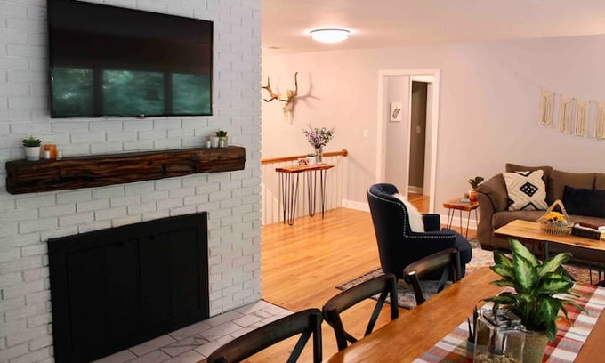 Clemson House | The Treehouse - 2 miles from Campus