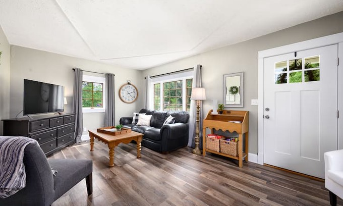 North Spokane House | Ivanhoe Cottage for Two by Whitworth University