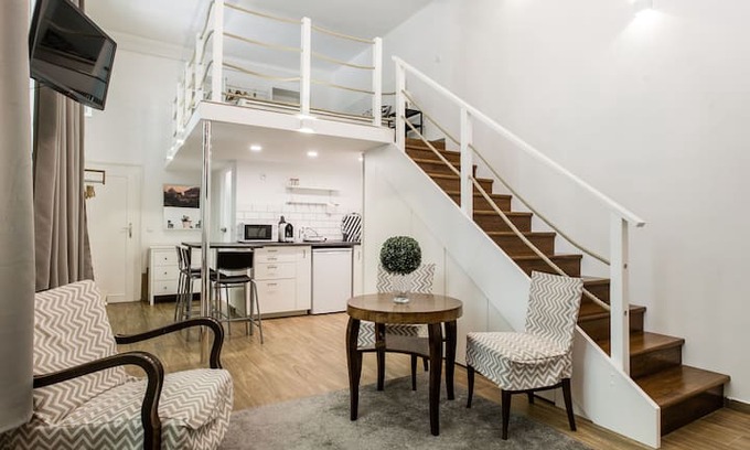 Belvaros - Lipotvaros Apartment | 57 Steps from the Basilica