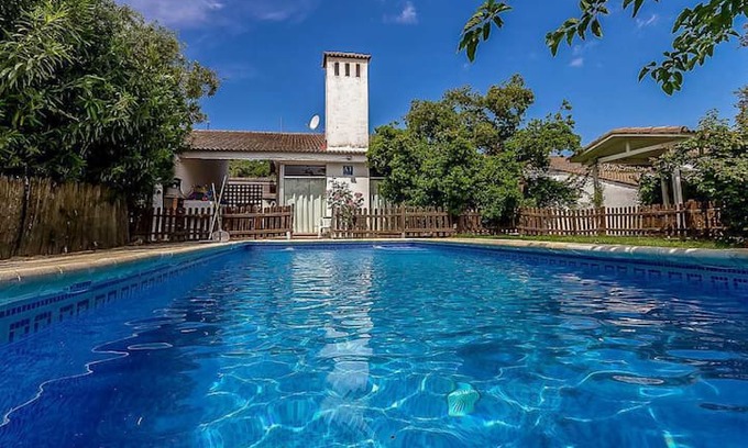 Valdecaballeros Villa | Big villa with swimming-pool & Wifi