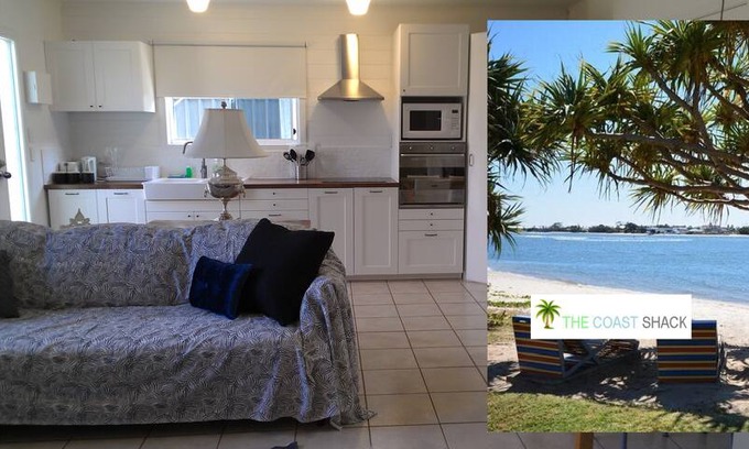 Southport House | Coast Shack 5 minutes walk to Ocean & Broadwater