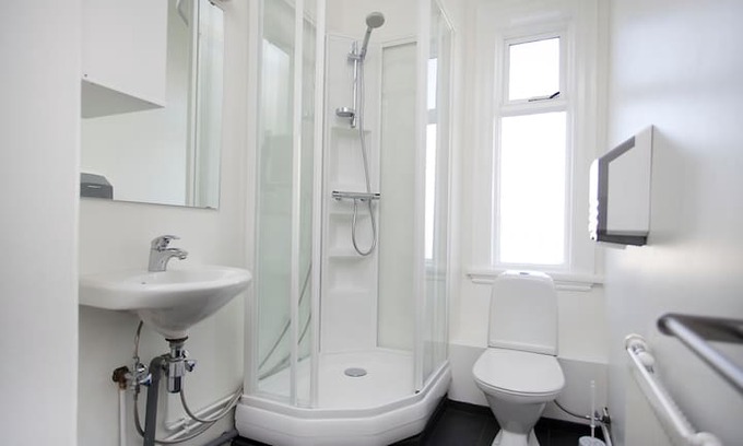 City Center Hotel | Apótek Guesthouse in downtown Akureyri. Double/Twin room with private bathroom.