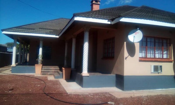 Lavumisa House | ROADSIDE B&B...... we guarantee a pleasant stay
