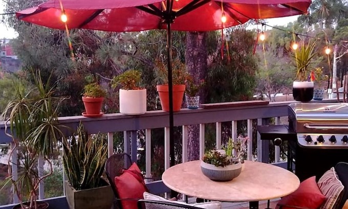 Hillcrest Apartment | Hilcrest hideaway with a great deck!