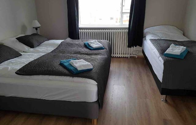 Stykkisholmur House | Höfði guesthouse, room for 3 people w/breakfast