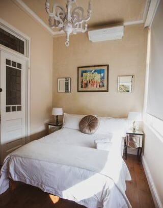 Fresnaye Bed & Breakfast | Ashby Manor Guest House - Standard Double Room next to dining room with shared bathroom