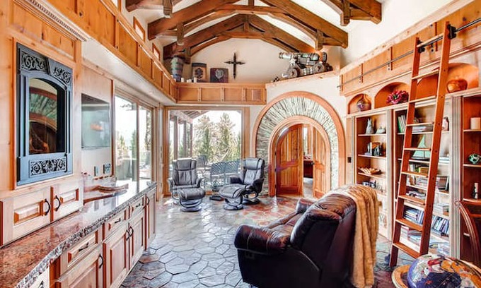 Woodland Park House | Castle above the clouds with Pikes Peak views