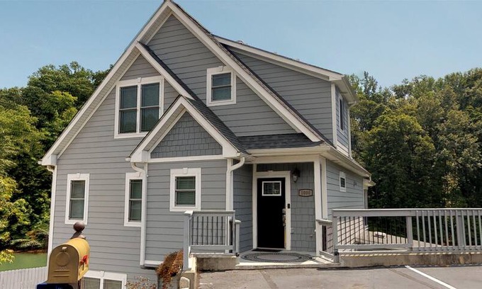 Seneca House | Loran Pointe Cir