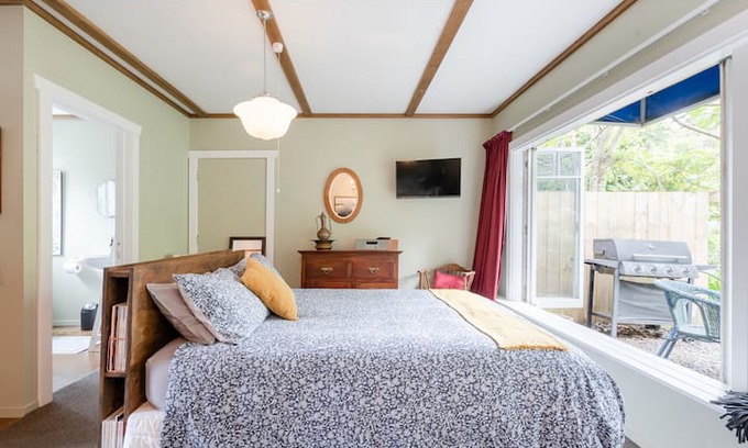 Matakana House | Matakana Waterfall Hideaway