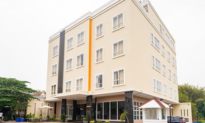 Serpong Hotel | RedDoorz Plus Near Teras Kota 3
