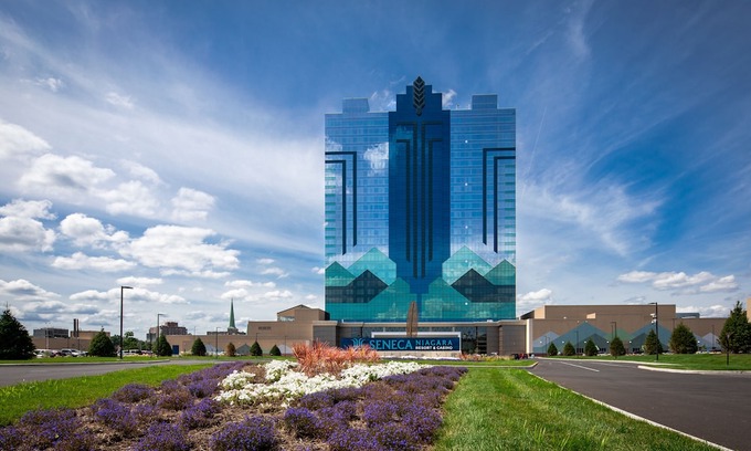 Downtown Niagara Falls Hotel | Seneca Niagara Resort & Casino