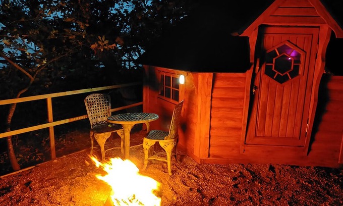 Eye Hotel | Oak Lodge Retreat
