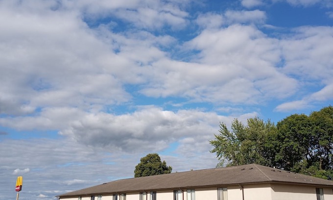 Maquoketa Hotel | Econo Lodge