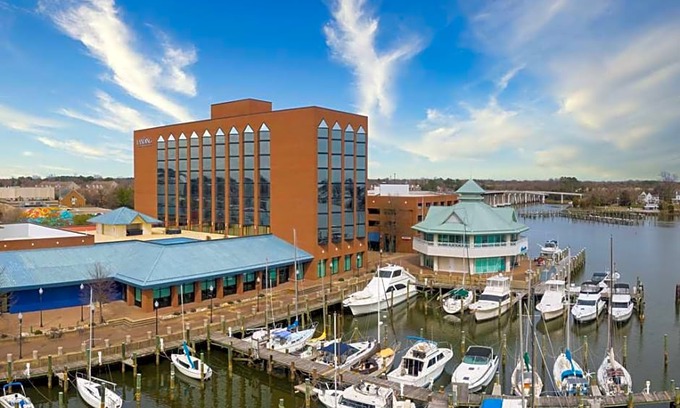 Victoria Boulevard Historic District Hotel | The Landing at Hampton Marina, Tapestry Collection by Hilton