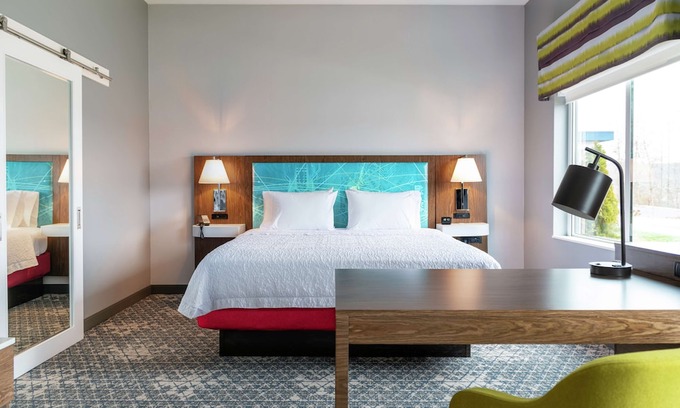 New Stanton Hotel | Hampton Inn & Suites Pittsburgh New Stanton PA
