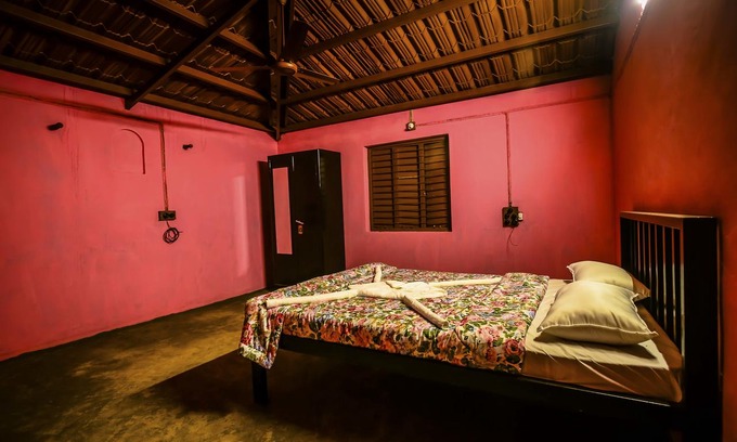 Satara Hotel | Cozy Basic Room in A Picturesque Wada 2