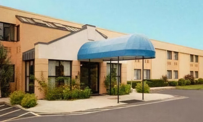 Smithfield Hotel | SureStay Plus Hotel by Best Western Smithfield