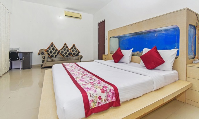Kalyani Nagar Hotel | MH12 Services Luxury Room Kalyani Nagar