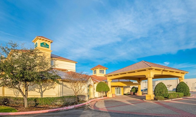 Sherman Hotel | La Quinta by Wyndham Sherman