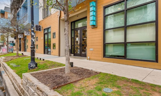 East Cesar Chavez Hotel | Sentral East Austin 1630