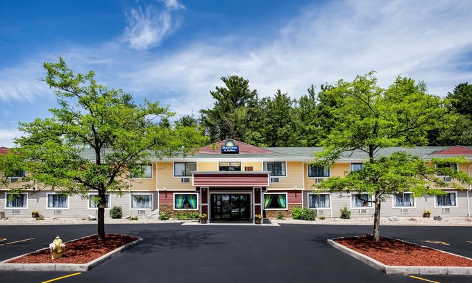 Stevens Point Hotel | Days Inn & Suites by Wyndham Stevens Point