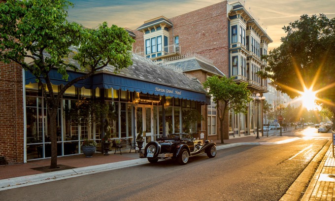Pacific Terrace Hotel | Horton Grand Hotel