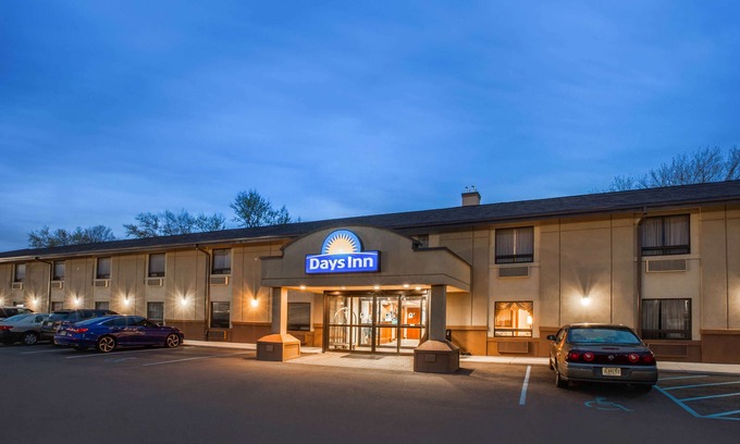 Iselin Hotel | Days Inn by Wyndham Iselin / Woodbridge