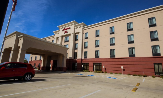 Waterloo Hotel | Hampton Inn Waterloo