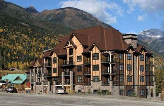 Golden Hotel | Glacier Mountaineer Lodge