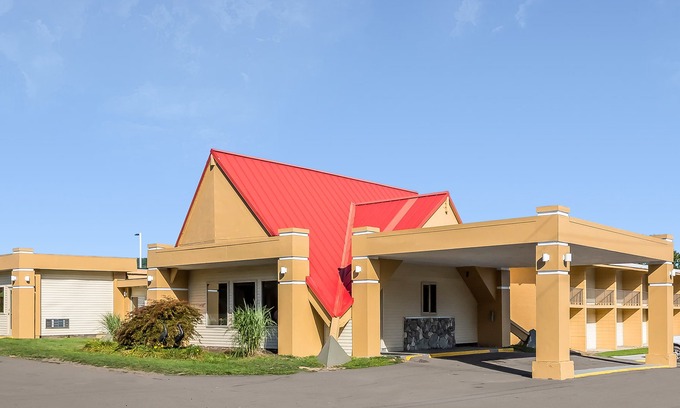 Binghamton Hotel | Econo Lodge Inn & Suites Binghamton