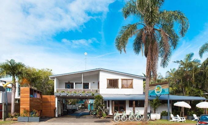 Belongil Hotel | Wake up! Byron Bay