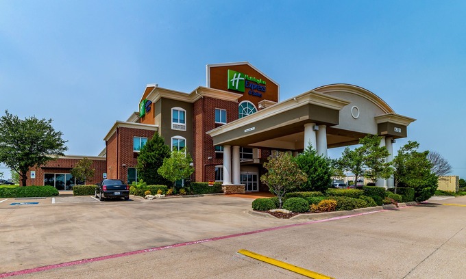 Fossil Creek Hotel | Holiday Inn Express & Suites Fort Worth - Fossil Creek, an Ihg Hotel