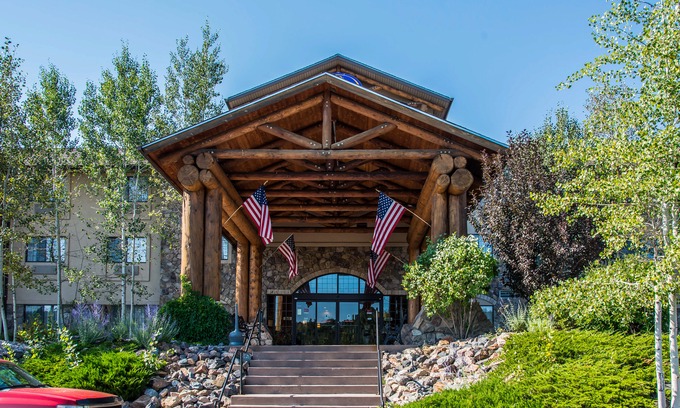 North Central Evergreen Hotel | Comfort Suites Golden West on Evergreen Parkway