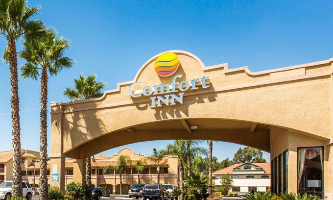 Moreno Valley Hotel | Comfort Inn & Suites Moreno Valley Near March Air Reserve Base