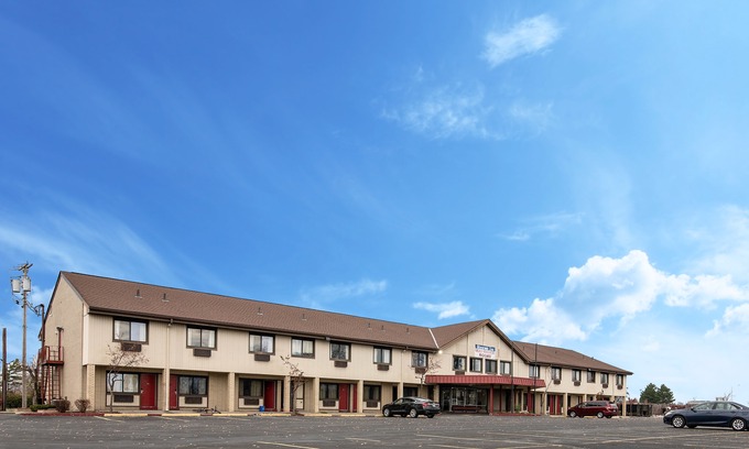 Syracuse Hotel | Rodeway Inn Syracuse