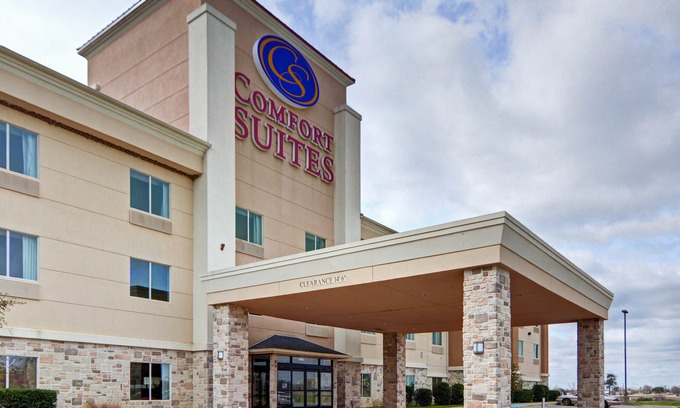 Mabank Hotel | Quality Suites Near Cedar Creek Lake